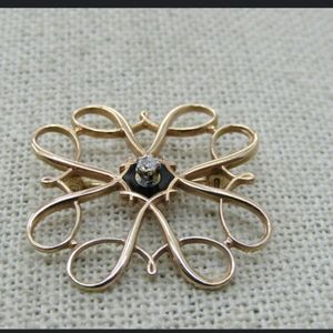Beautiful 1930-1940's 10k diamond brooch